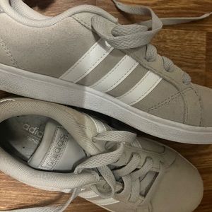 Adidas shoes Size 3 Never worn